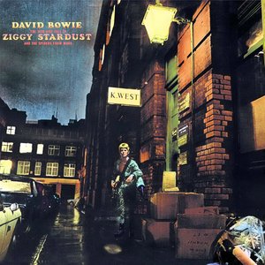 “The Rise and Fall of Ziggy Stardust and the Spiders from Mars (40th Anniversary Edition) [Remastered]”的封面