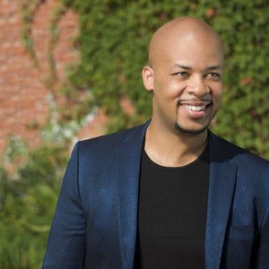 Image pour 'James Fortune'