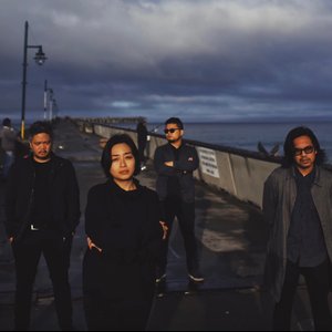 “Up Dharma Down”的封面