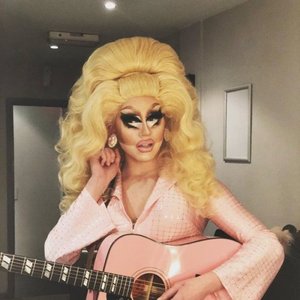 “Trixie Mattel”的封面