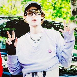 “Bladee”的封面