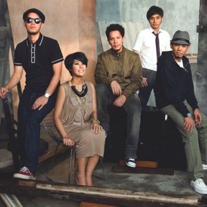 “MALIQ & D'Essentials”的封面