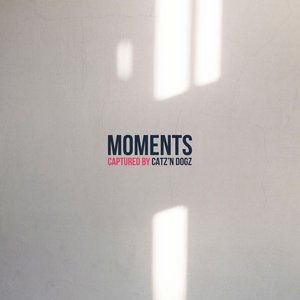 “Moments”的封面