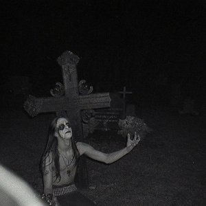 “Darkthrone”的封面