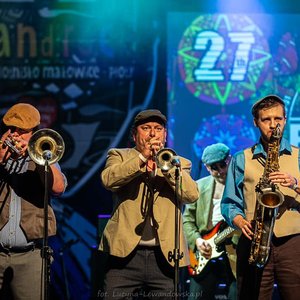 Zdjęcia dla 'Conga Line'