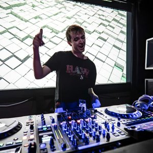 “Crawdad Sniper”的封面