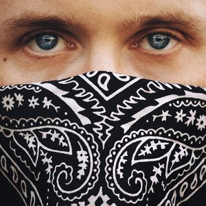 “Black Bandana”的封面