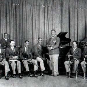 'Louis Armstrong And His Orchestra' için resim