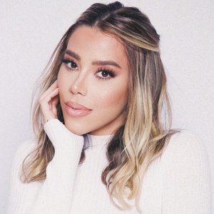 “Julliany Souza”的封面