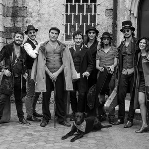 Imagen de 'Burning Caravan'