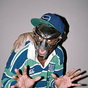 “MF DOOM”的封面