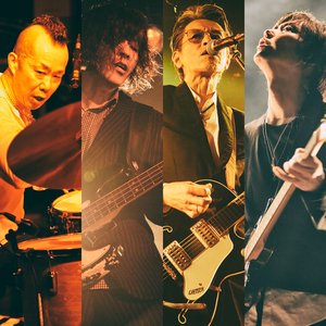 “LOVE ROCKETS”的封面