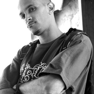 “DJ Bonez”的封面