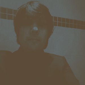 “Broken Headphones”的封面