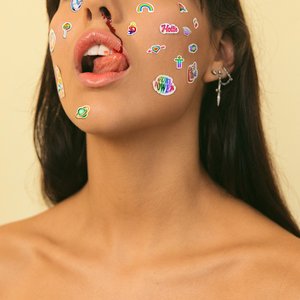 Imagem de 'hot girl bummer'