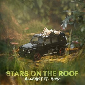 “Stars On The Roof (feat. MoMo)”的封面