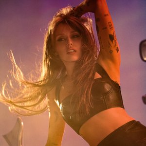 “Miley Cyrus”的封面