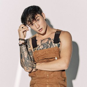 “Cameron Whitcomb”的封面