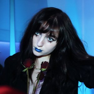 “Ava in the Dark”的封面