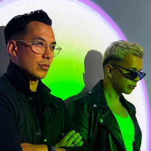 “Midnight Pool Party”的封面