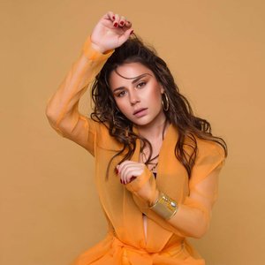 “Merve Özbey”的封面