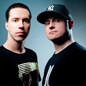 Zdjęcia dla 'Calyx & TeeBee'