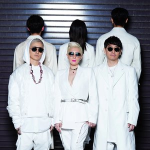 Immagine per '3/6にm-flo loves復活&新曲"tell me tell me" リリース!3名の新lovesは誰か#mfloと#lovesで回答募集!まずは豪華41曲のlovesをチェックしてねアルバム'