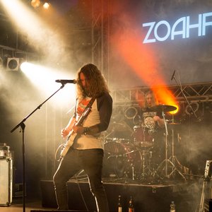 “ZOAHR”的封面
