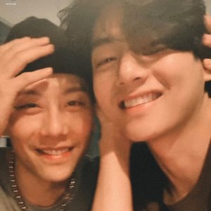 “V, Park Hyo Shin”的封面