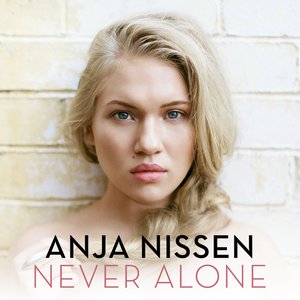 Imagem de 'Never Alone'