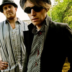 “The Pines”的封面