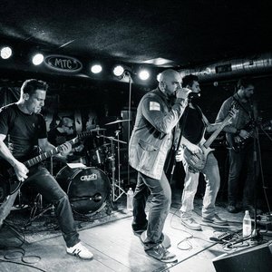 “Naveia”的封面