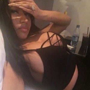 “Nicki Minaj”的封面