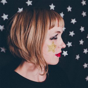 “She Makes War”的封面