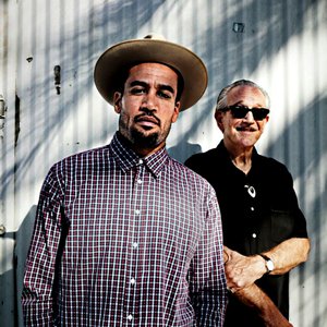 “Ben Harper & Charlie Musselwhite”的封面