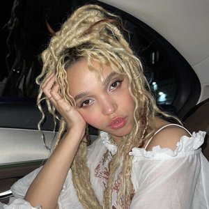 Zdjęcia dla 'FKA twigs'