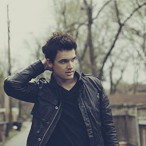 “Tyler Hilton”的封面