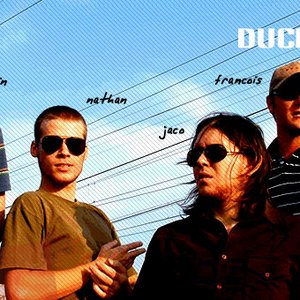 “Duck & Cover”的封面