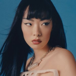 “Rina Sawayama”的封面