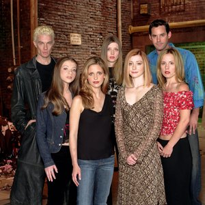 'Buffy the Vampire Slayer Cast' için resim