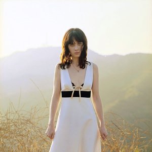 “Zooey Deschanel”的封面