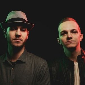 “Dossa & Locuzzed”的封面