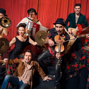 Imagen de 'The Hatters'