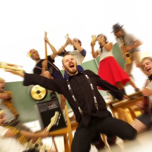 Bild für 'No Head On My Shoulders'