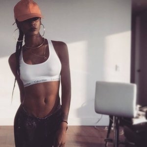 “Tiara Thomas”的封面