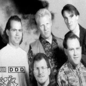 “Echelon”的封面