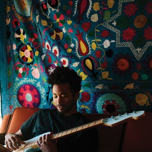 “Toro y Moi”的封面