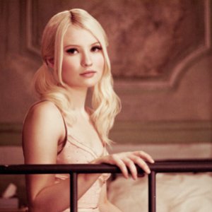 “Emily Browning”的封面