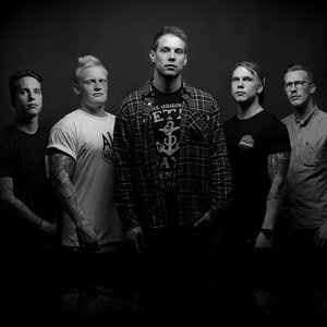 “Scarred by Beauty”的封面