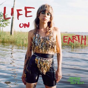 Image pour 'LIFE ON EARTH (deluxe edition)'